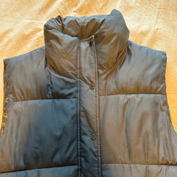 Abercrombie & Fitch Black Oversized Puffer Vest - Medium - Picture 3 of 6